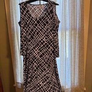 Susan Graver Black & White Sleeveless Geometric Midi Dress